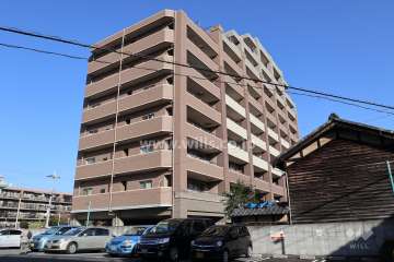 クレアシティ高槻真上エクセディールの外観(南西側から)