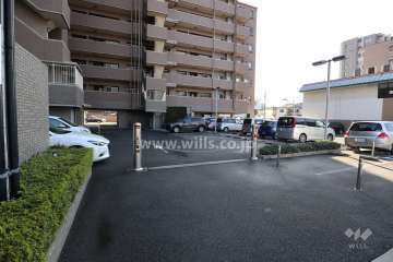 駐車場出入り口（ロボットゲート付き）