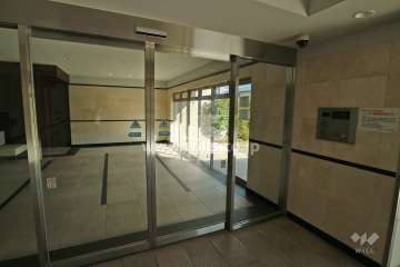 エントランスはオートロック付きです。