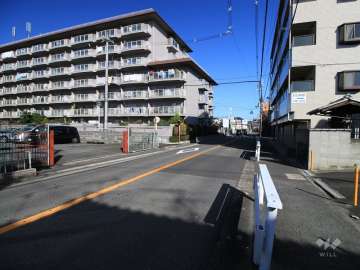 敷地東側の前面道路