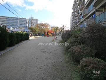 敷地に隣接する児童公園