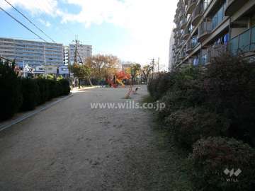 敷地に隣接する児童公園