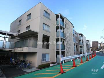 コープ野村高槻E棟の外観（南東側から）