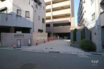 駐車場出入り口