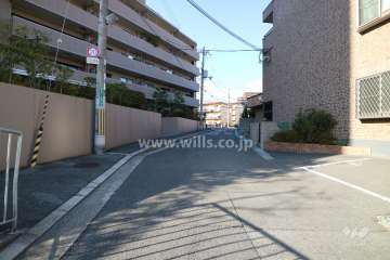 敷地北東側の前面道路