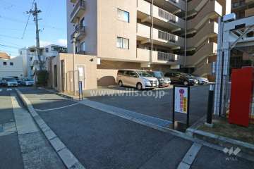 駐車場出入り口