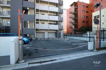 駐車場出入り口(リングシャッター付き)