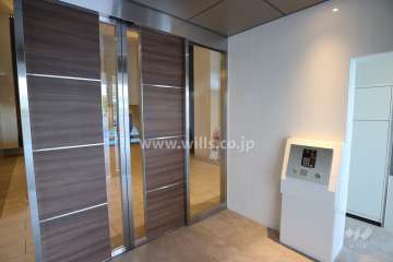 エントランスはオートロック付きです。