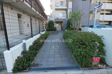 北側エントランスアプローチ