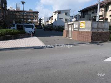 駐車場出入り口