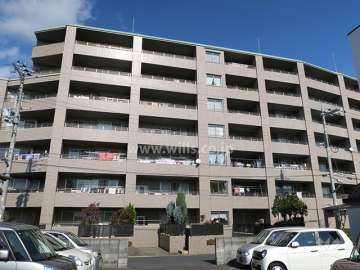 サーパス高槻の外観（南側から）