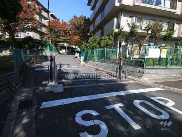 敷地出入り口（ロボットゲート）