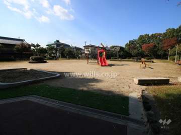 敷地に隣接する公園（東側から）