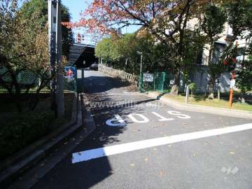 敷地内立体駐車場出入り口