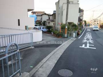 駐車場出入り口