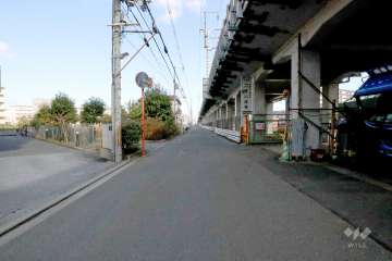 敷地南東側の前面道路