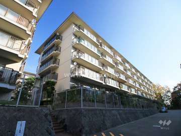 サンハイツ高槻7号館の外観（南西側から）