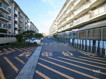 敷地北側の前面道路（東から）