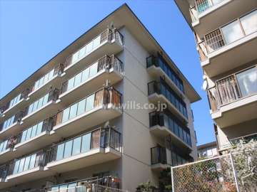 サンハイツ高槻6号館の外観（南東側から）