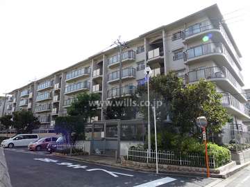 サンハイツ高槻8号館の外観（北西側から）