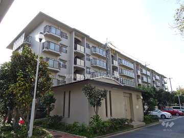 サンハイツ高槻8号館の外観（北東側から）