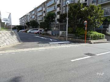 駐車場出入り口