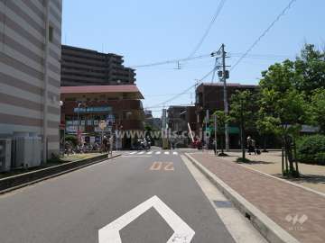 敷地東側の前面道路