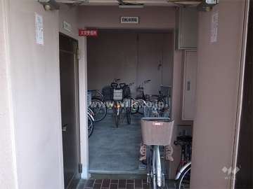 屋内にある駐輪場