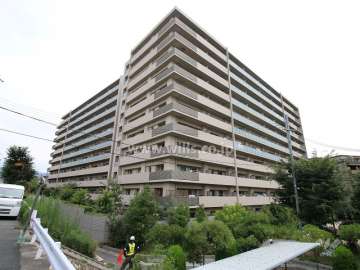 ジェイグラン高槻の外観（南西側から）