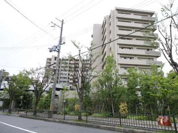 ジェイグラン高槻の外観（北東側から）