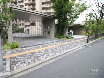 駐車場出入り口（リングシャッター付き）