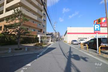 敷地東側の前面道路