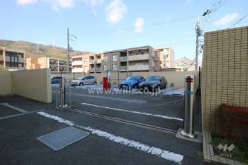 駐車場出入り口（リングシャッター付き）