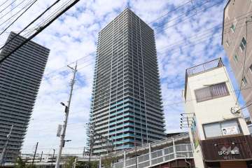 ジオタワー高槻ミューズガーデンの外観（南東側から）