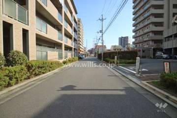 敷地北側の前面道路