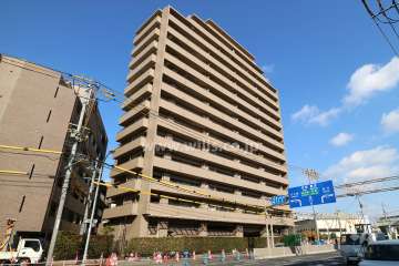 ジオ阪急高槻の外観（南西側から）