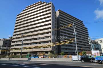 ジオ阪急高槻の外観（南側から）