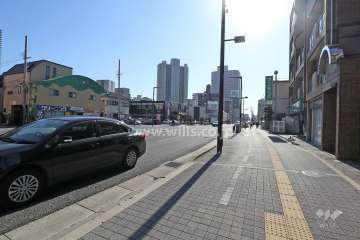 敷地東側の前面道路(北側から)