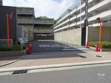 駐車場出入り口