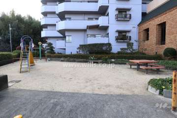 隣接する公園