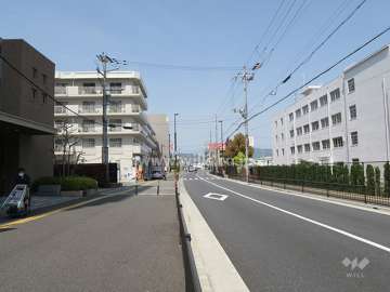 敷地東側の前面道路
