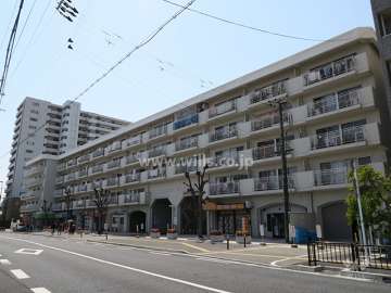 シャルマンコーポ摂津富田の外観（北東側から）