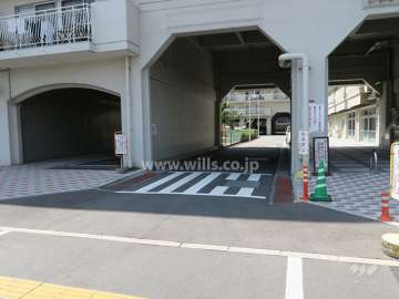 駐車場出入り口
