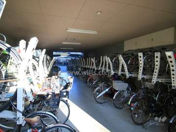 屋内に設けられた駐輪場
