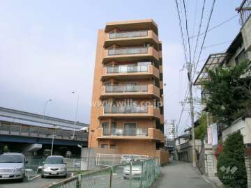 ライオンズマンション豊中上野第２の外観（南西側から）
