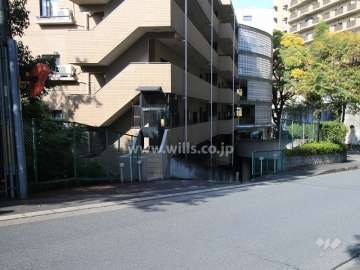 駐車場出入り口