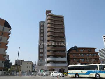 セレッソコート高槻の外観（東側から）