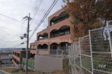 ダイアパレス高槻緑が丘の外観（東側から）