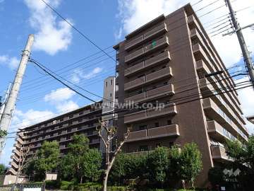 ツインコート高槻の外観（西側から）