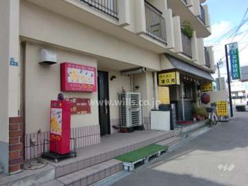 1階には店舗が入っています。